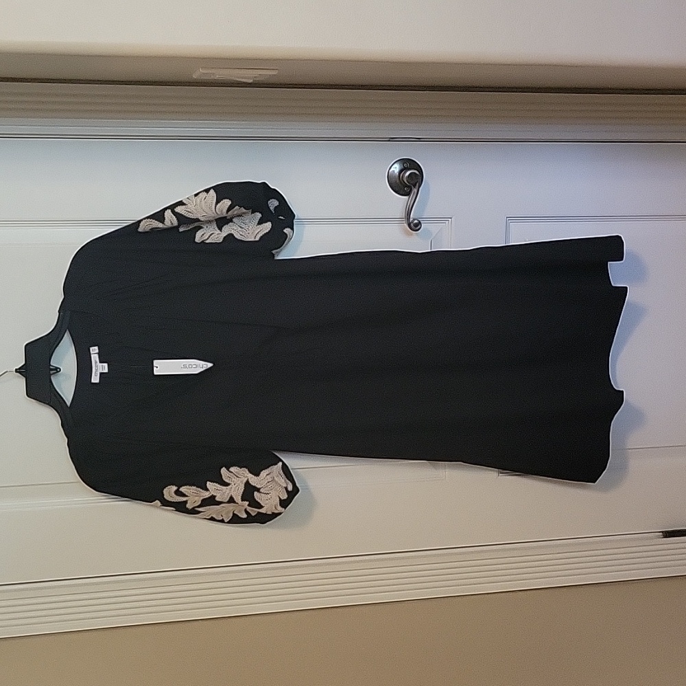 Chicos NEW with Tags. Size.05 Black and Tan